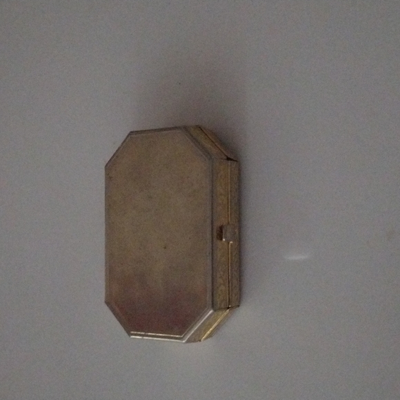 Vintage Avon Gold Tone Box W/ Needle Point Decoration - Picture 3 of 5